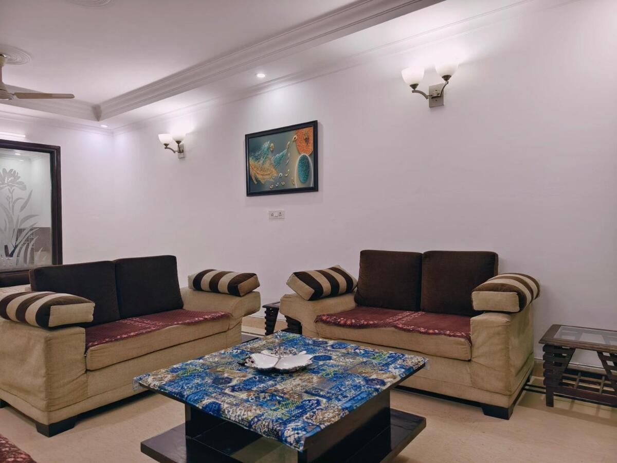 Hostmystay-3bhk In Gk3 ! Mblck Apartment