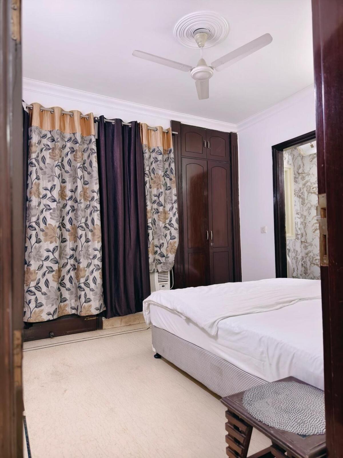 Hostmystay-3bhk In Gk3 ! Mblck