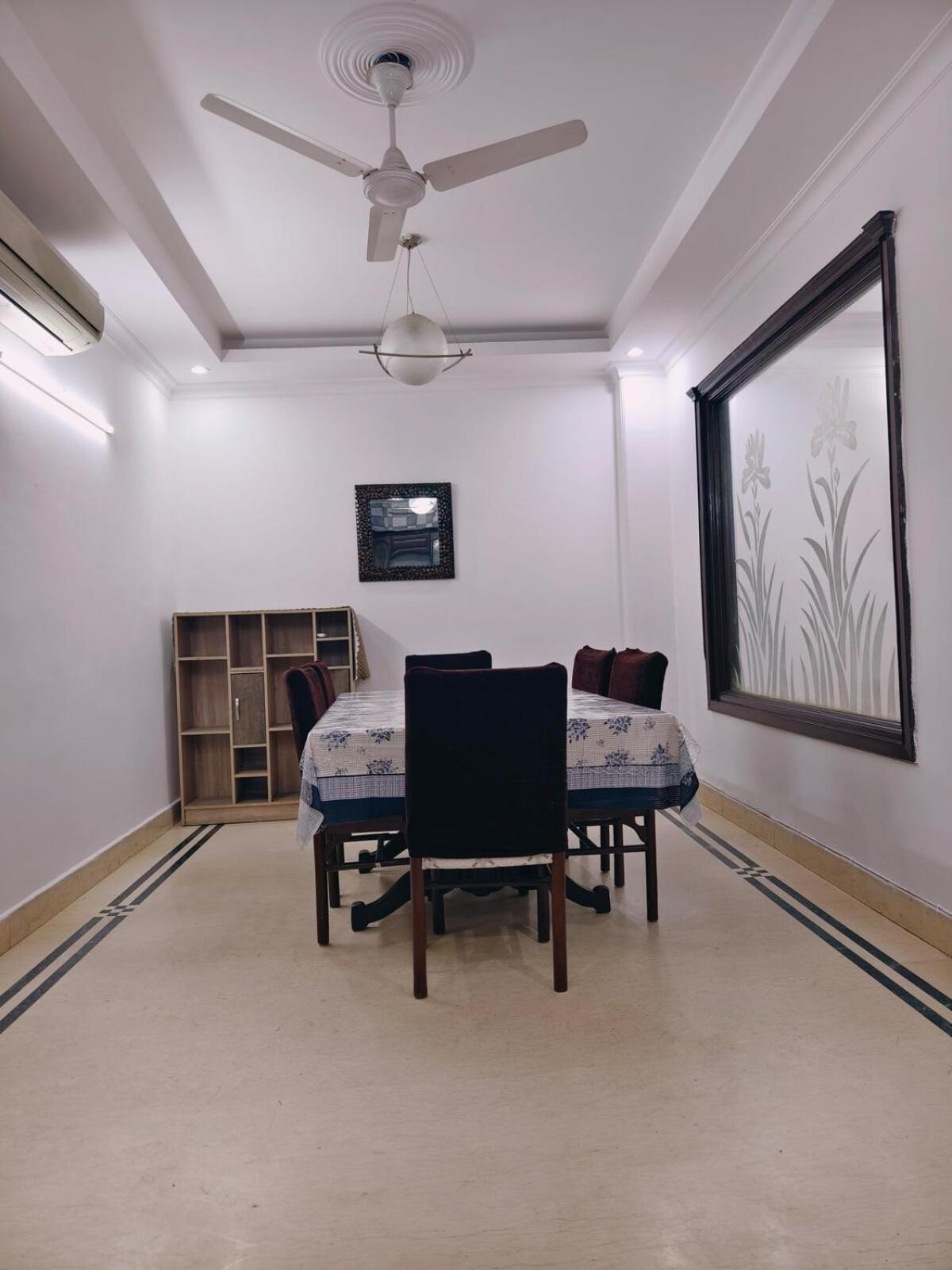 Hostmystay-3bhk In Gk3 ! Mblck Apartment *