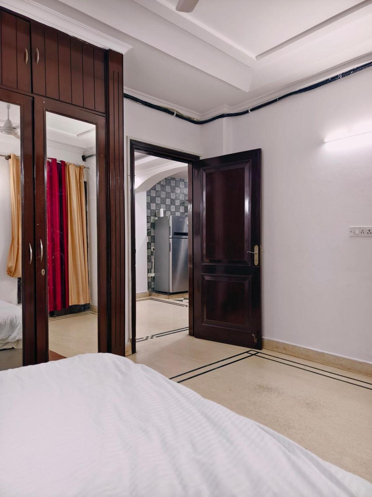 Hostmystay-3bhk In Gk3 ! Mblck Apartment New Delhi